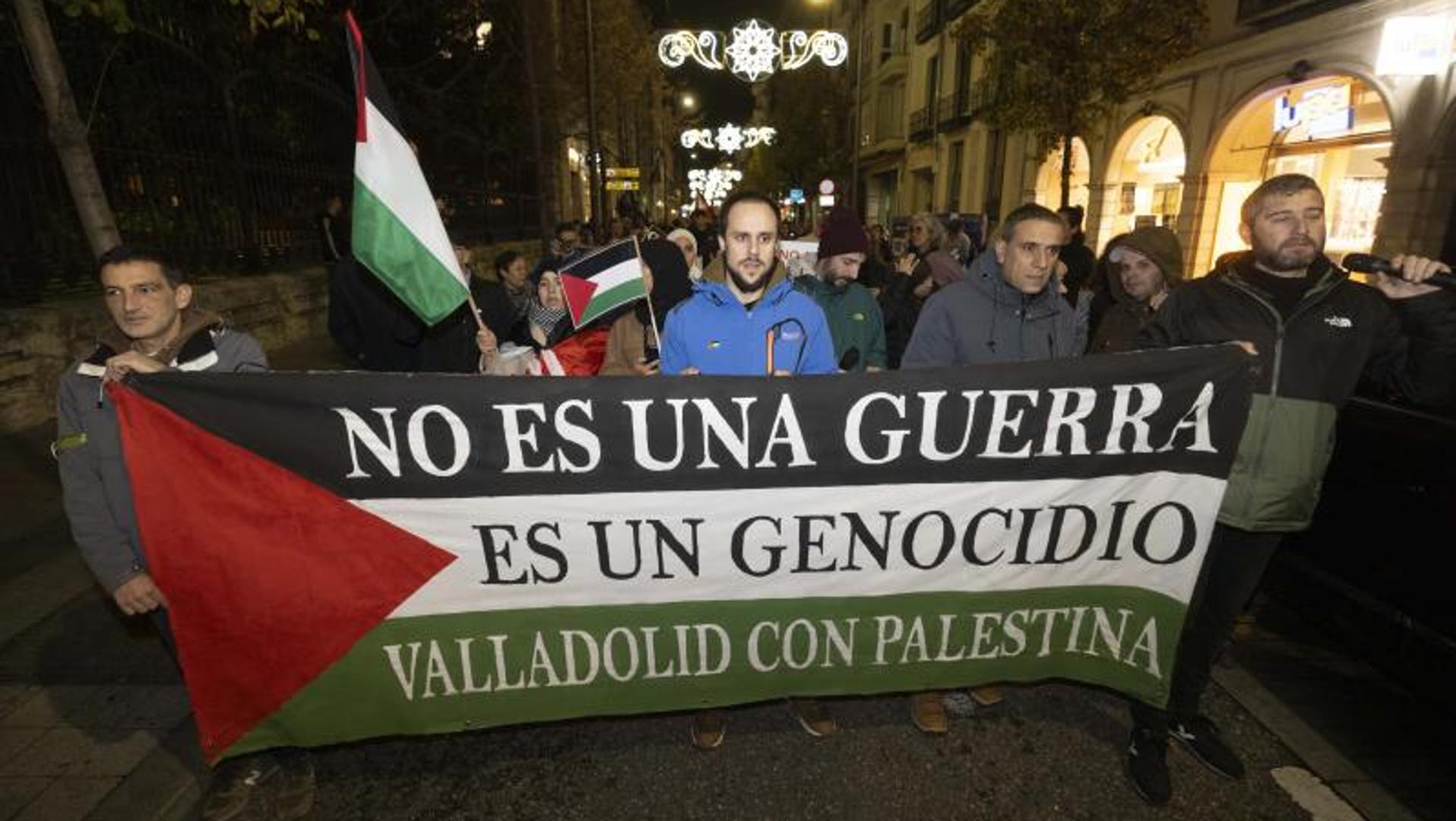 Tráfico en Valladolid Una manifestación a favor del pueblo palestino